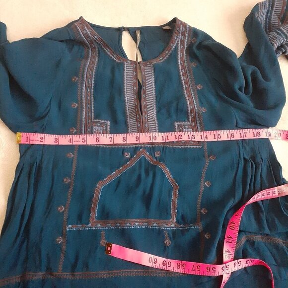 Twelfth Street by Cynthia Vincent Women's Size M Dark Blue Embroidered Boho Top - Picture 12 of 16